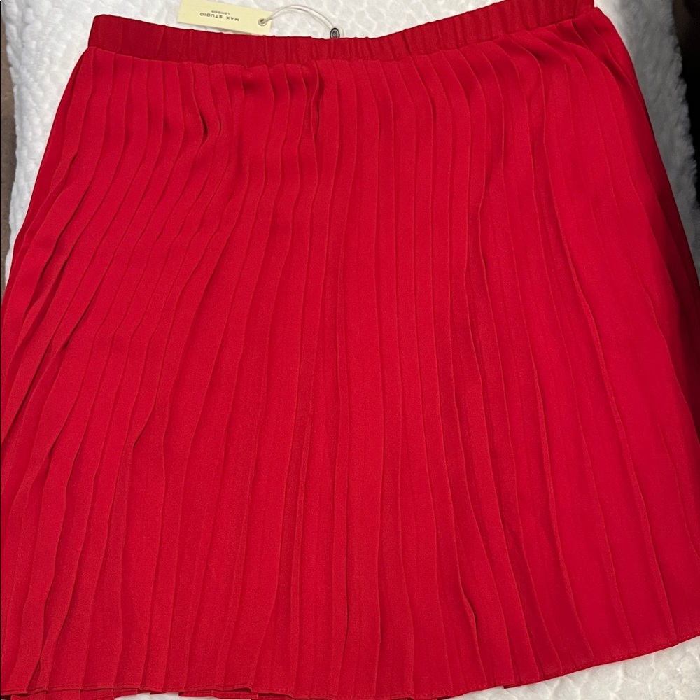 Max Studio London Holiday Christmas Cherry Red Pleated A-Line Skirt no lining L